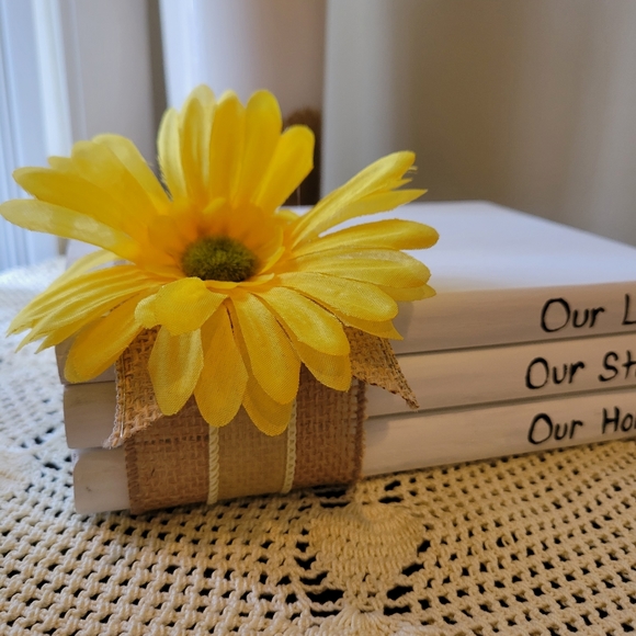 Wooden book stack - Picture 5 of 5